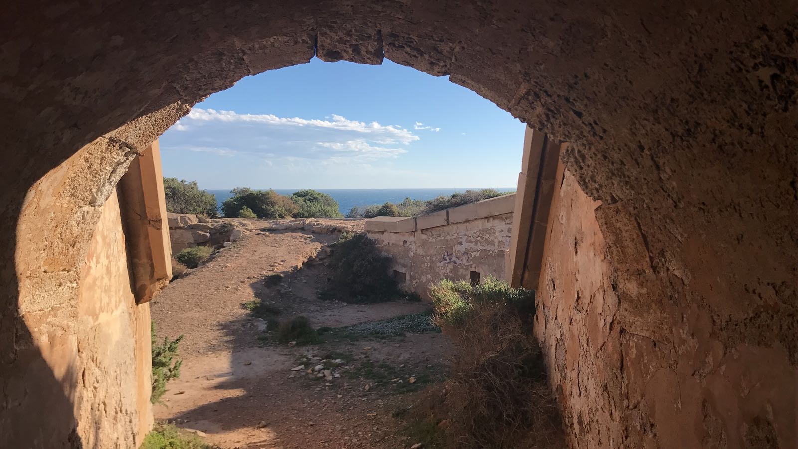 Vue depuis l'un des tunnels de la Podadera