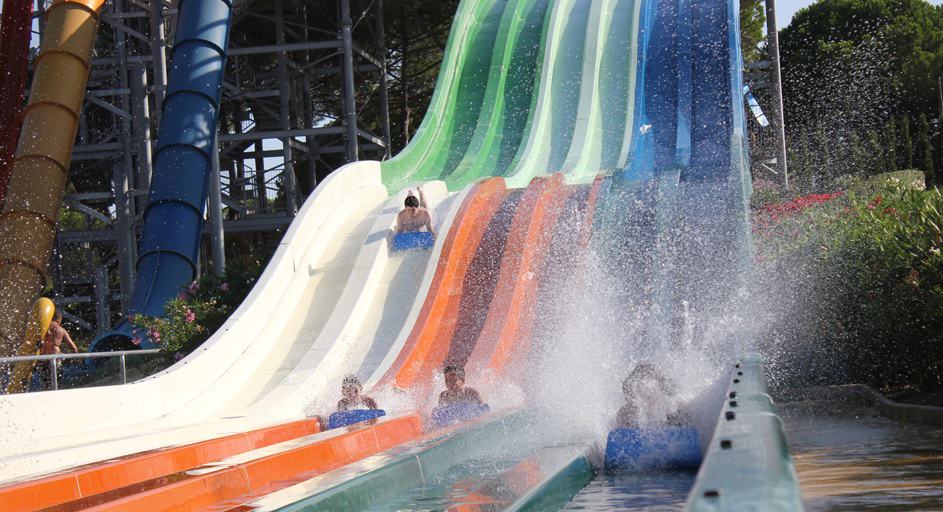 Parc aquatique Waterworld à Lloret de Mar - toboggans d'attraction