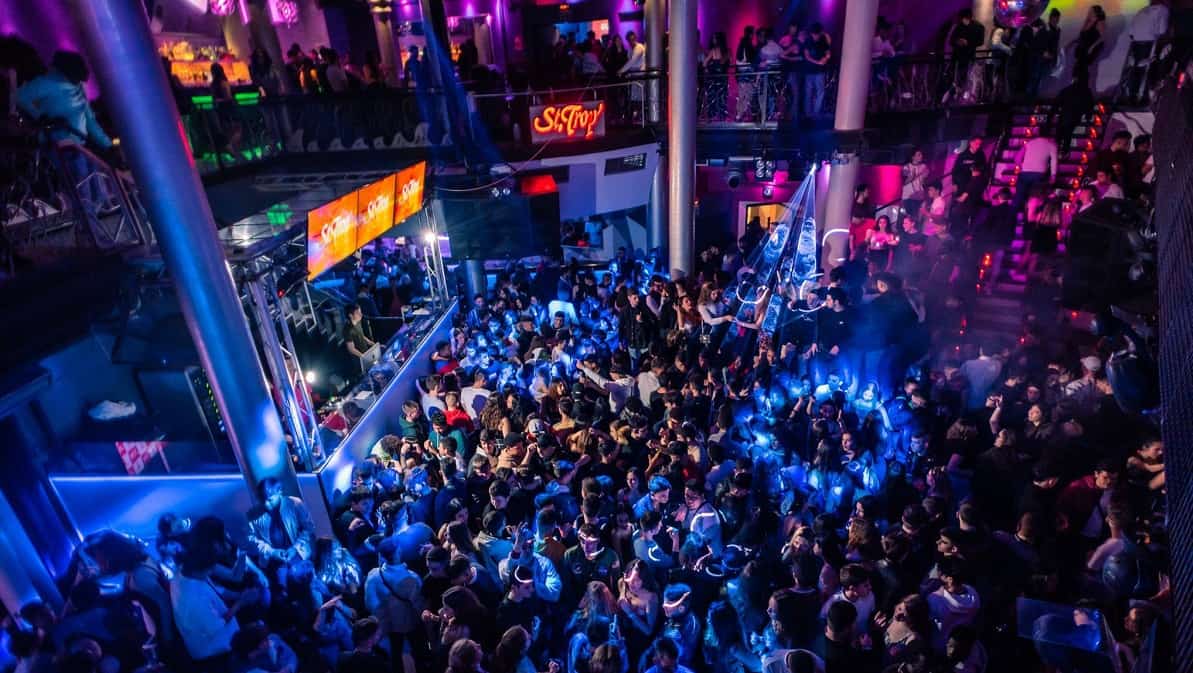 Boite De Nuit Lloret De Mar St.Trop '- Le Club à Lloret de Mar - Lloret de Mar Info - Toutes les  informations pour vos vacances parfaites à Lloret!